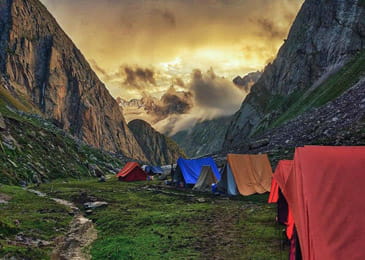 Toyota Innova taxi in Manali for family and group mountain travel