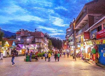 Mall Road Manali Market