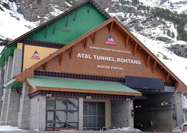 Maruti Suzuki Jimny 4x4 taxi in Manali for Spiti Valley and Chandertal trips