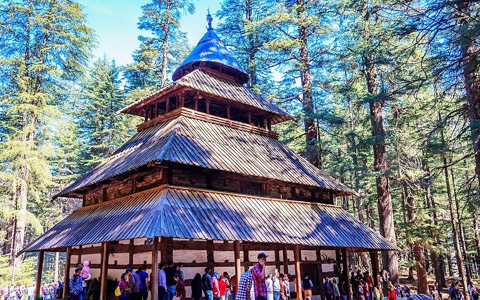 Manali local sightseeing taxi tour Hadimba Temple Mall Road