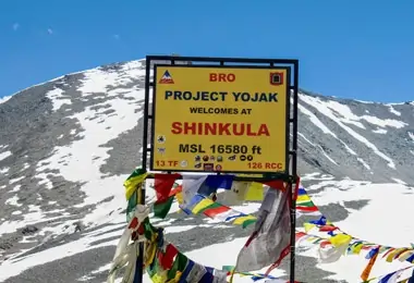 Manali to Shinkula Pass Taxi Service