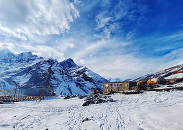 Private taxi service in Manali with SUV vehicle